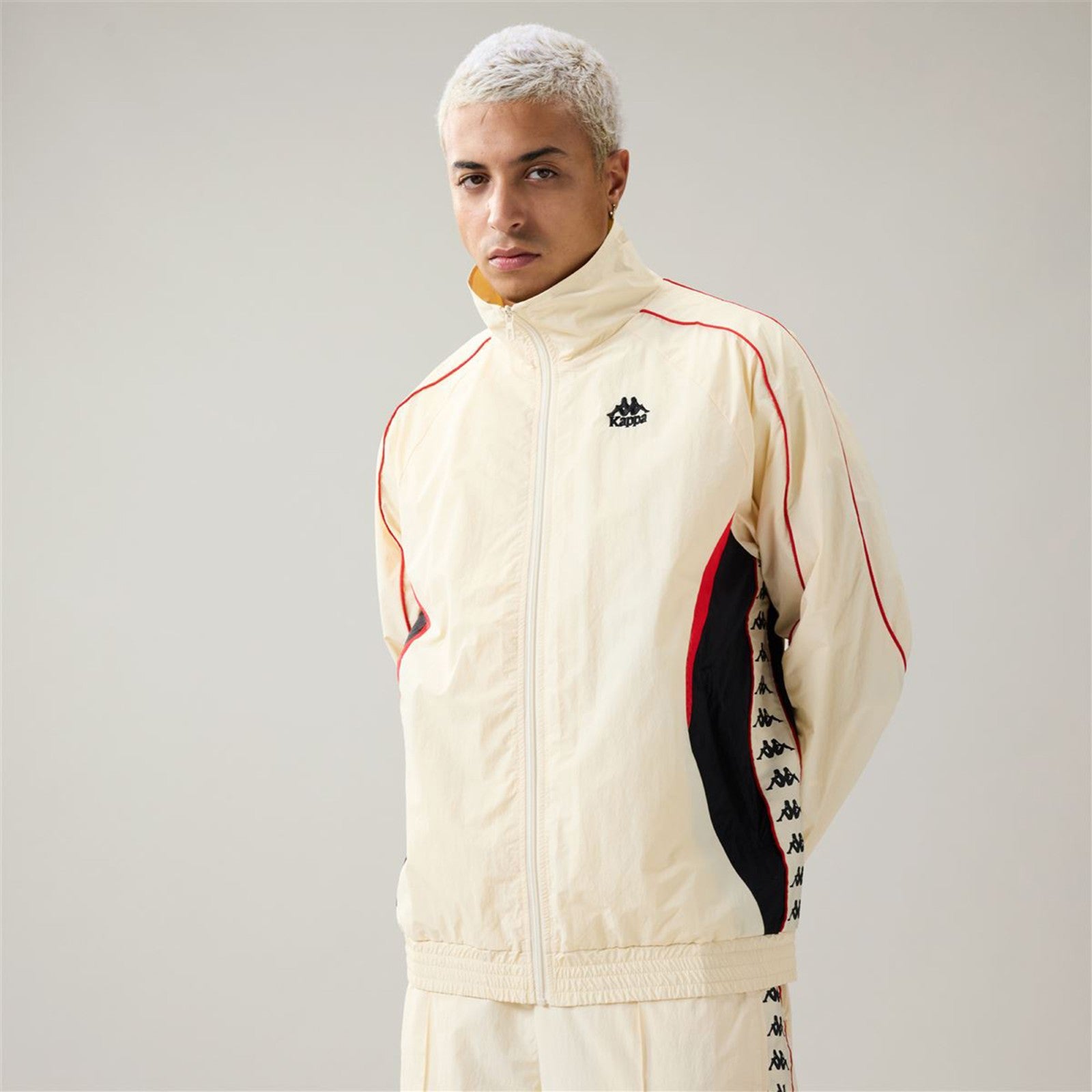 222 Banda Saachi - Beige/Red/Black – Kappa